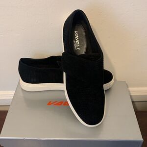 VANELi Women’s oberon leather upper/lining slip on sneaker in black size 7,5 NIB